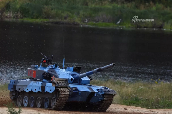 “坦克兩項”半決賽中國小組奪魁，“海上登陸”接力賽暫居第一